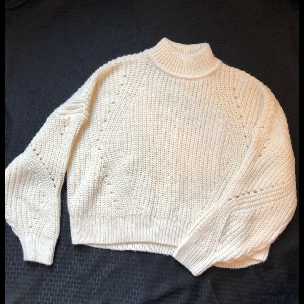 H&M Junior Cropped Cream Turtleneck Sweater Size M